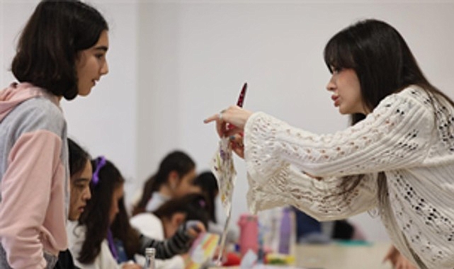 İzmir Büyükşehir Belediyesi, çocukların ufkunu açan projelere ev sahipliği yapıyor.