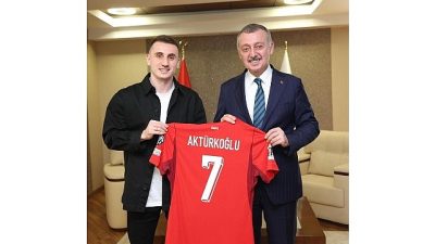 Kocaeli Büyükşehir Belediye Başkanı Tahir Büyükakın; Türkiye A Milli Futbol