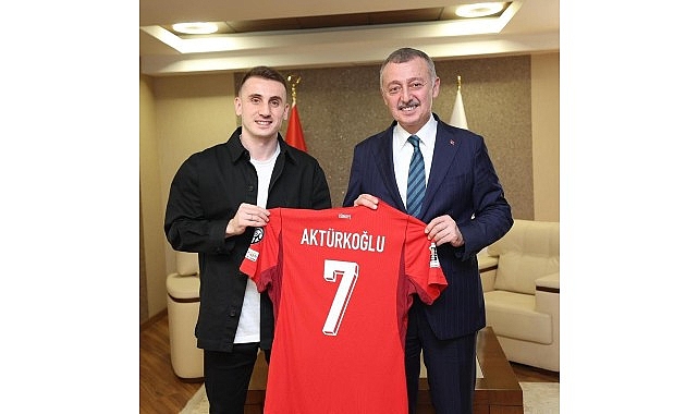 Kocaeli Büyükşehir Belediye Başkanı Tahir Büyükakın; Türkiye A Milli Futbol