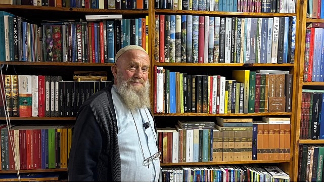 Kocaeli’de yaşayan ve kitap sevgisiyle çevresine ilham veren 68 yaşındaki