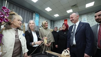 Kocaeli Büyükşehir Belediyesi’nin ‘Halk Üniversitesi’ KO-MEK, yıl sonu sergilerinin ilkini