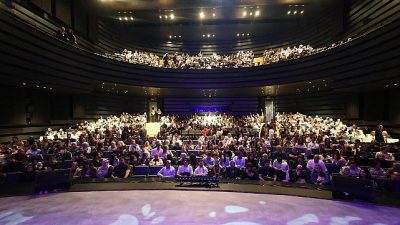 Konya Büyükşehir Belediyesi Şehir Tiyatrosu, Dale Wasserman tarafından oyunlaştırılan ve
