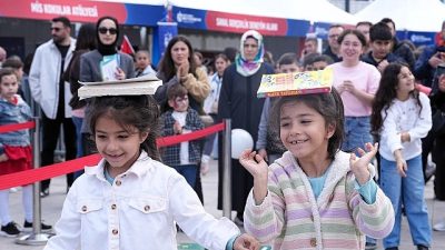 Kocaeli Büyükşehir Belediyesi’nin İzmit Milli İrade Meydanı’nda düzenlediği 23 Nisan