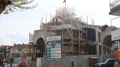 Kocaeli Büyükşehir Belediyesi’nin koordinasyonunda yapımı süren Kuruçeşme Merkez Camii’nde çalışmalar