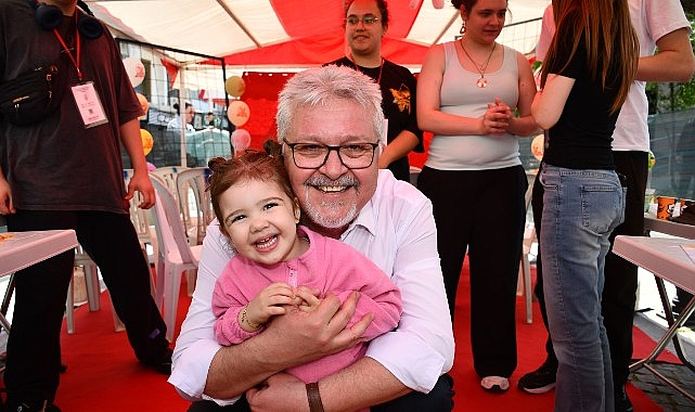 Lüleburgaz Belediyesi’nin 35’inci Uluslararası 23 Nisan Çocuk Şenliği büyük bir