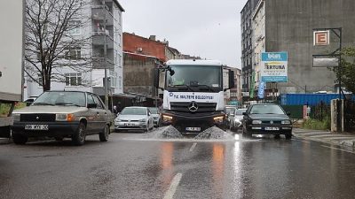 Maltepe’de baharın gelişiyle birlikte mahallelerdeki temizlik çalışmaları da hız kazandı.