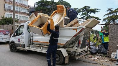 Maltepe’de bahar temizliği seferberliği mahalle mahalle ilerliyor. İlçe genelinde sürdürülen
