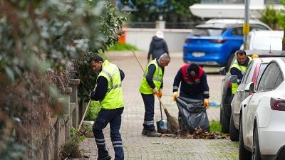 Maltepe Belediyesi, baharın gelişiyle birlikte ilçe genelinde başlattığı temizlik çalışmalarını