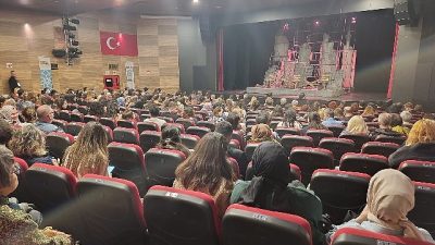 İstanbul Büyükşehir Belediyesi Şehir Tiyatroları, bir ailenin üç kuşak kadınının