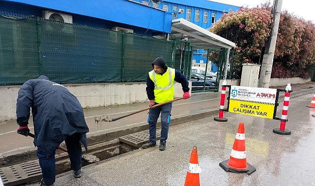 Kocaeli Büyükşehir Belediyesi ekipleri, kent genelinde etkisini gösteren yağışlarla birlikte