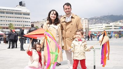 Kocaeli Büyükşehir Belediyesi’nin Milli İrade Meydanı’nda kurduğu 23 Nisan etkinlik