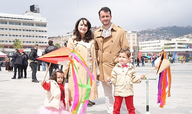 Kocaeli Büyükşehir Belediyesi’nin Milli İrade Meydanı’nda kurduğu 23 Nisan etkinlik