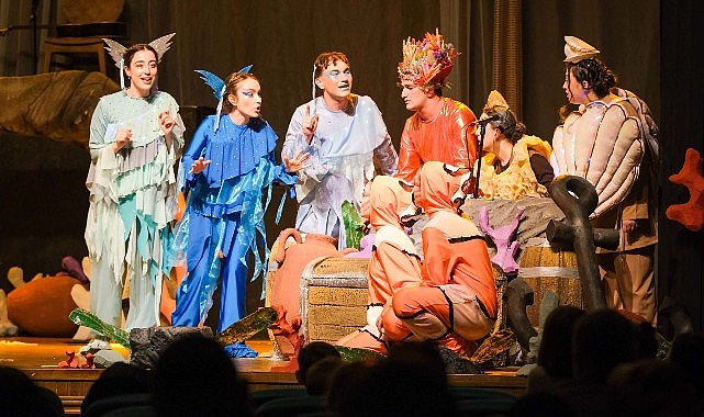 Halkevi Gençlik Merkezi Gösteri Sanatları Kulübü öğrencileri tarafından sahnelenen “Körfezin