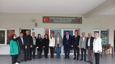 Nilüfer Belediyesi, Şehitler Haftası kapsamında Mihraplı Şehitlik Yerleşkesi’nde bulunan gazi