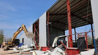 Nilüfer Belediyesi, tarım arazilerini koruma kararlılığıyla kaçak yapılarla mücadelesini sürdürüyor.