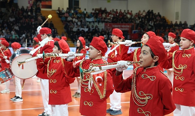 Nilüfer 24. Uluslararası Spor Şenlikleri törenle başladı. Öğrencilerin gösterileriyle renklenen