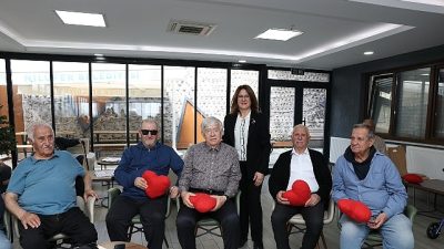 “Kalpten İlmekler İyilik Sahnesinde” projesi kapsamında Nilüferli kadınların hazırladığı el