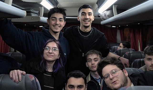 Maltepe Belediye Başkanı Esin Köymen, öğrencilerden gelen talepler üzerine Çanakkale