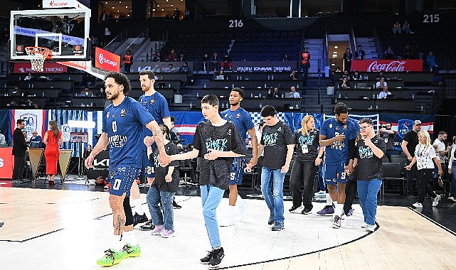 Anadolu Efes Spor Kulübü’nün, EuroLeague’in sosyal sorumluluk programı One Team