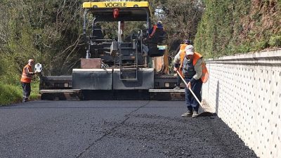 Osmangazi Belediyesi, ilçe genelinde yürüttüğü kapsamlı asfaltlama çalışmalarıyla hem kent