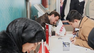 Osmangazi Belediyesi’nin her hafta düzenli olarak hayata geçirdiği istihdam buluşmaları,