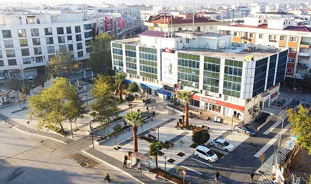 Menderes Belediyesi, Gümüldür’de sahil yürüyüş yolunu kaydırarak yeniliyor. Menderes Belediyesi,