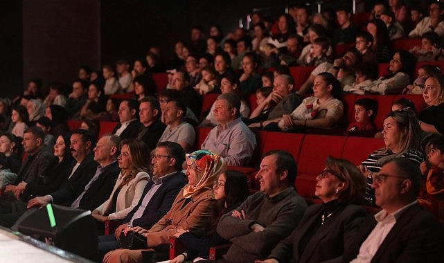 İstanbul Büyükşehir Belediyesi Şehir Tiyatroları, Çimen Turunç Baturalp’in yazıp yönettiği kahraman