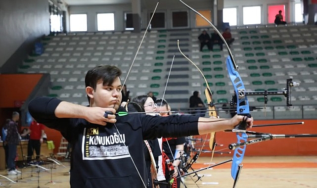 İnegöl Belediyesi 9. Okullar Arası Spor Festivali kapsamında okçuluk branşı