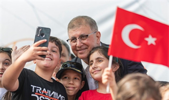İzmir Büyükşehir Belediye Başkanı Dr. Cemil Tugay, 23 Nisan Ulusal