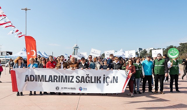 Sağlıklı yaşam alışkanlıklarını güçlendirmek amacıyla gerçekleştirilen etkinlikte, uzmanlar eşliğinde sabah