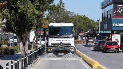 Maltepe Belediyesi’nin bahar temizliği çalışmaları bugün Yalı Mahallesi’nde gerçekleşti. Ekipler,