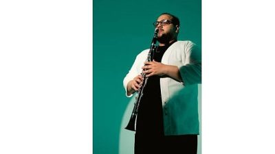 Yunus Hügül, klasik müzik eğitimi temeline sahip bir klarnet sanatçısı