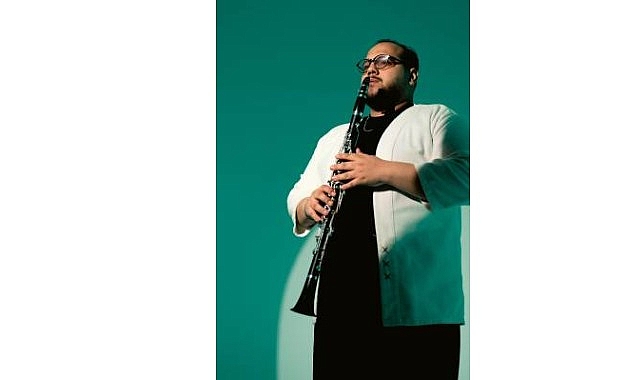 Yunus Hügül, klasik müzik eğitimi temeline sahip bir klarnet sanatçısı