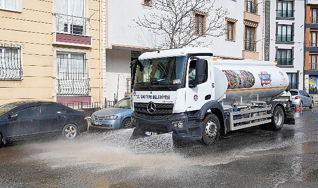 Maltepe Belediyesi, baharın gelişiyle birlikte başlattığı bahar temizliğini seferberliğini sürdürüyor