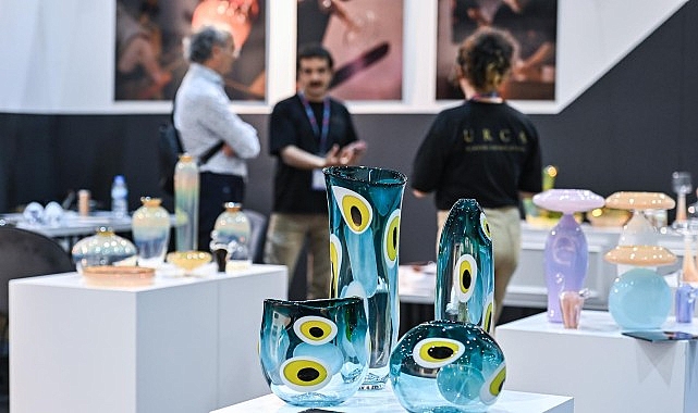 120 galeri, bin 600 sanatçı aynı çatı altında İzmir Büyükşehir Belediyesi ev sahipliğinde düzenlenen Denizbank 3. İAAF İzmir