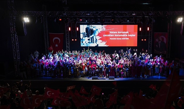 19 Mayıs Coşkusu Balçova’da Meydanlardan Sahnere Taştı Balçova’da 19 Mayıs Atatürk’ü Anma, Gençlik ve Spor Bayramı coşkusu