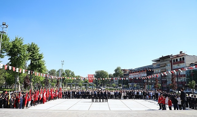 19 Mayıs İnegöl’de Coşkuyla Kutlandı İnegöl’de 19 Mayıs Atatürk’ü Anma, Gençlik ve Spor Bayramı kapsamında