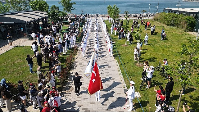 19 Mayıs Ruhu Kadıköy Sokaklarında Kadıköy’de 19 Mayıs Atatürk’ü Anma, Gençlik ve Spor Bayramı coşkuyla