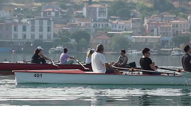 40 takım ve 700 sporcu, dört gün boyunca Sarımsaklı’nın mavi sularında kürek çekecek 2026 Deniz Küreği Endurance ve Beach Sprint Türkiye Kupası heyecanı