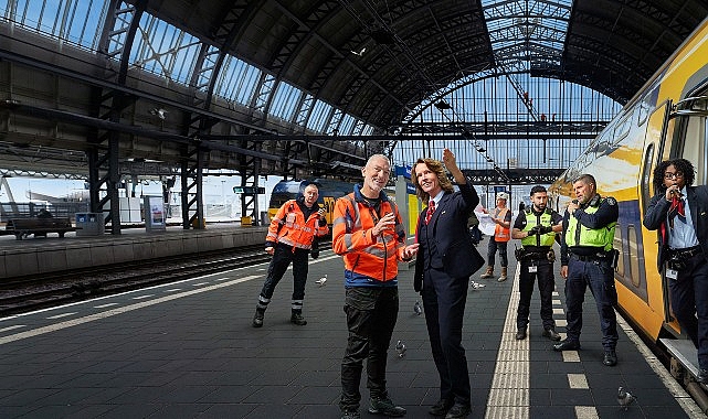 ‘7/24: Amsterdam Tren İstasyonu’ 25 Mayıs Pazartesi 22.00’de National Geographic Ekranlarında Başlıyor! Amsterdam Merkez İstasyonu, Amsterdam'ın dünyaya açılan kapısı olarak tanımlanıyor. Dünyanın