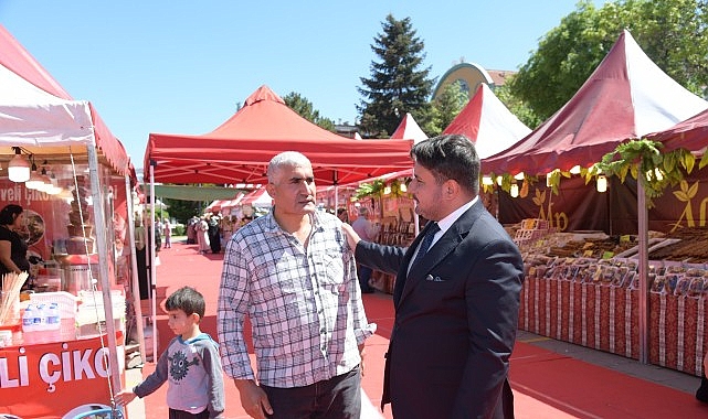 81 İlden Lezzet ve Kültür Buluşması Kahramankazan Belediye Başkanı Selim Çırpanoğlu, düzenlenen Kahramankazan Anadolu Yöresel Ürünler