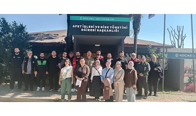 Afetlerde kesintisiz haberleşme için telsiz eğitimi Kocaeli Büyükşehir Belediyesi, afetlere hazırlık kapsamında haberleşme altyapısını güçlendirmeye yönelik