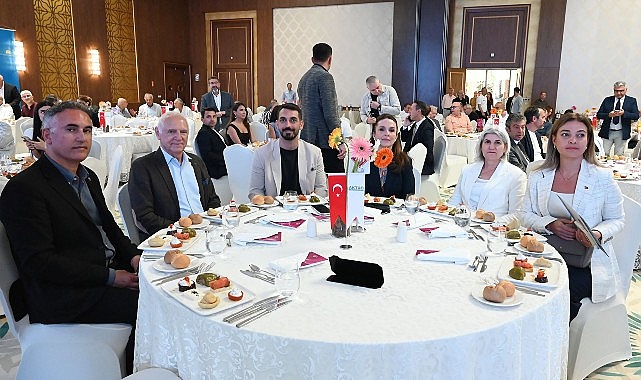 Akdeniz Turistik Otelciler ve İşletmeciler Birliği'nin (AKTOB) aylık toplantısı Kemer'e