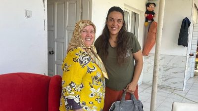 Kemer Belediye Başkanı Necati Topaloğlu öncülüğünde başlatılan Anne Taksi projesinin