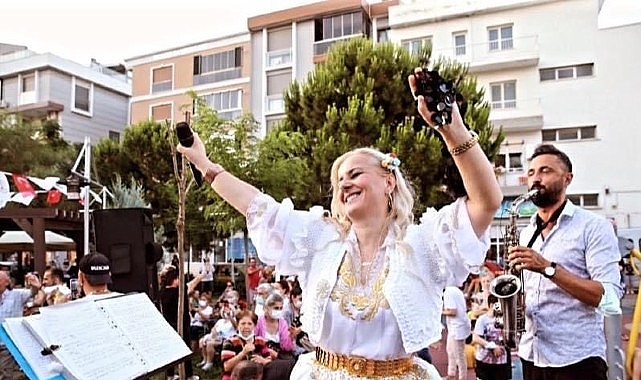 Ayvalık’ın en renkli geleneklerinden biri olan Küçükköy Teferiç Şenlikleri, bu