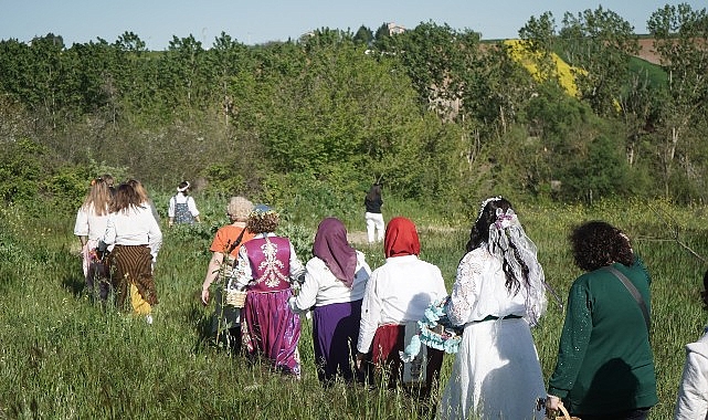 Lüleburgaz Belediyesi ve Kent Konseyi Çevre Çalışma Grubu üyeleri, unutulmaya