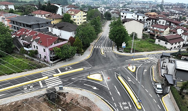 Başiskele’de modern kavşak hizmete açıldı Kent vizyonunu tüm ilçelere yansıtan Büyükşehir Belediyesi, altyapı ve üstyapı
