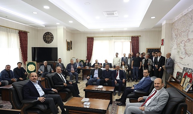 Başkan Altay Sarayönü’nde Vatandaşlarla Buluştu Konya Büyükşehir Belediye Başkanı Uğur İbrahim Altay, Sarayönü Belediye Başkanı