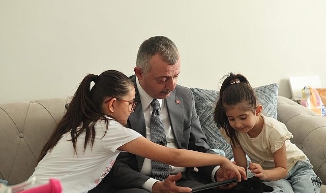 Kocaeli Büyükşehir Belediye Başkanı Tahir Büyükakın, şehit ailelerini ziyaret etti,