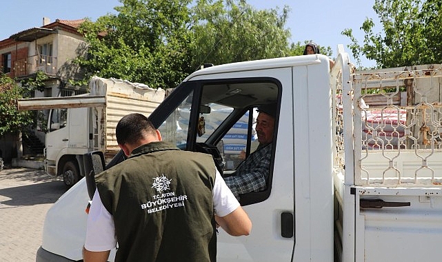 Başkan Çerçioğlu’ndan Didim’de Küçük Üreticilere Yem Desteği Çerçioğlu’nun üretime ve üreticilere yönelik destekleri sürüyor. Kırsal kalkınmayı destekleyen